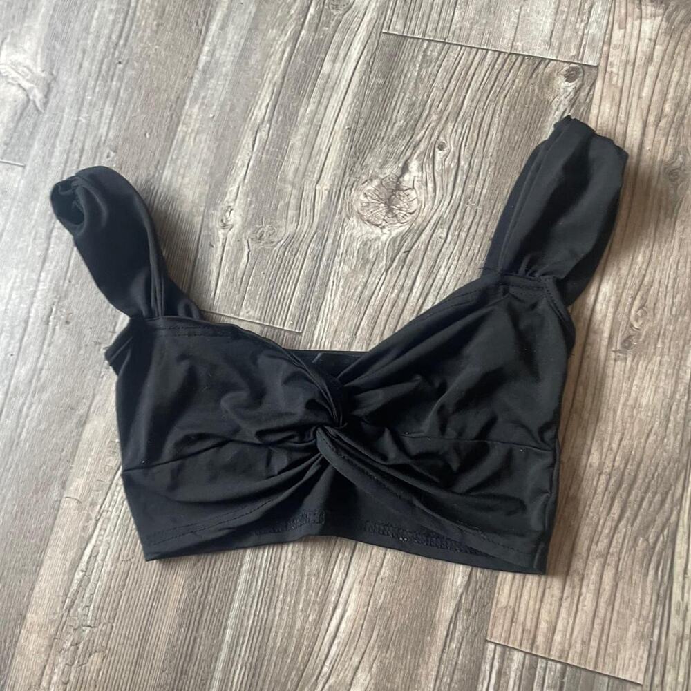 Black twist from tank top